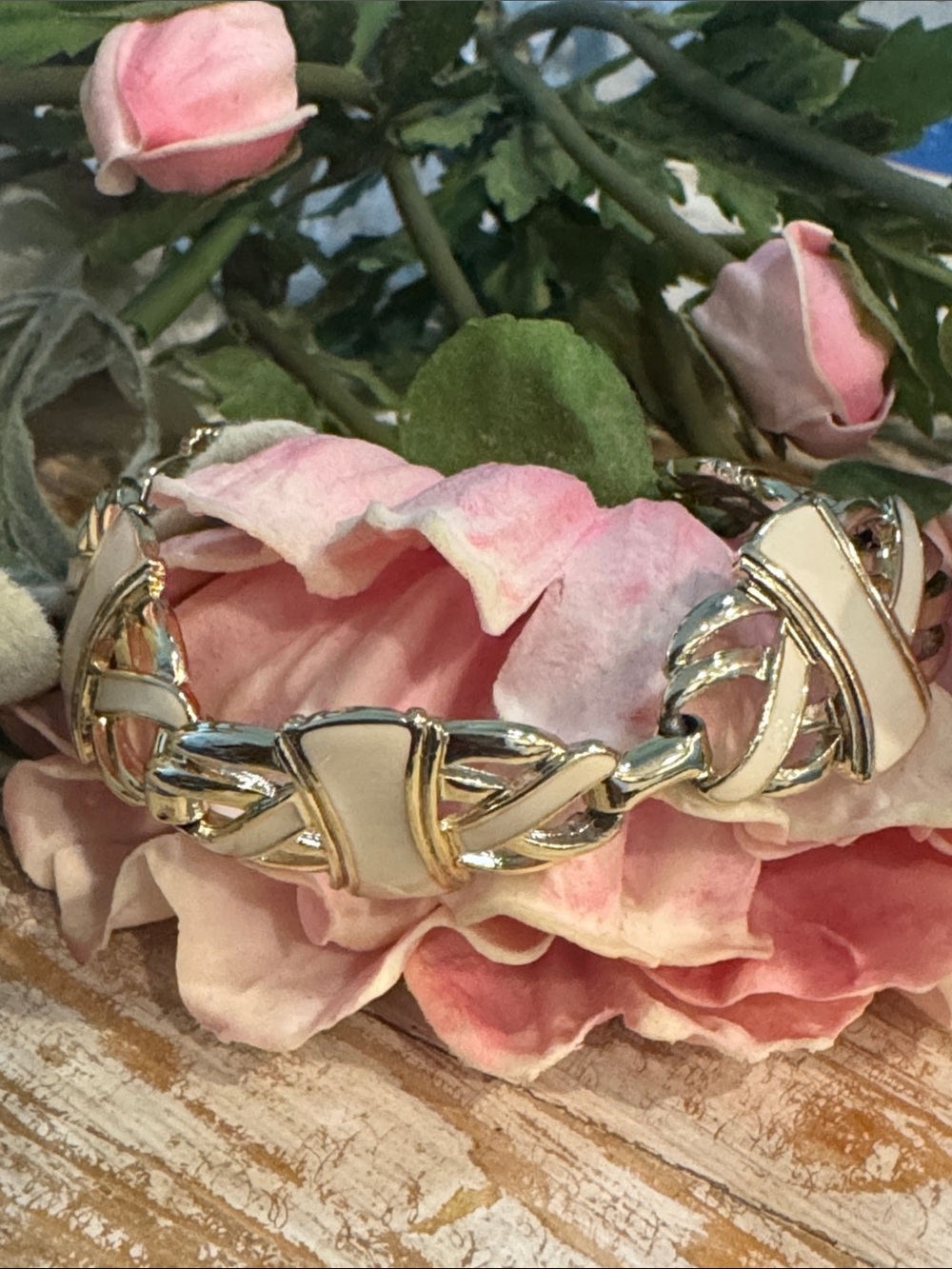 VTGt Women's Silver Bracelet with Cream Inlay